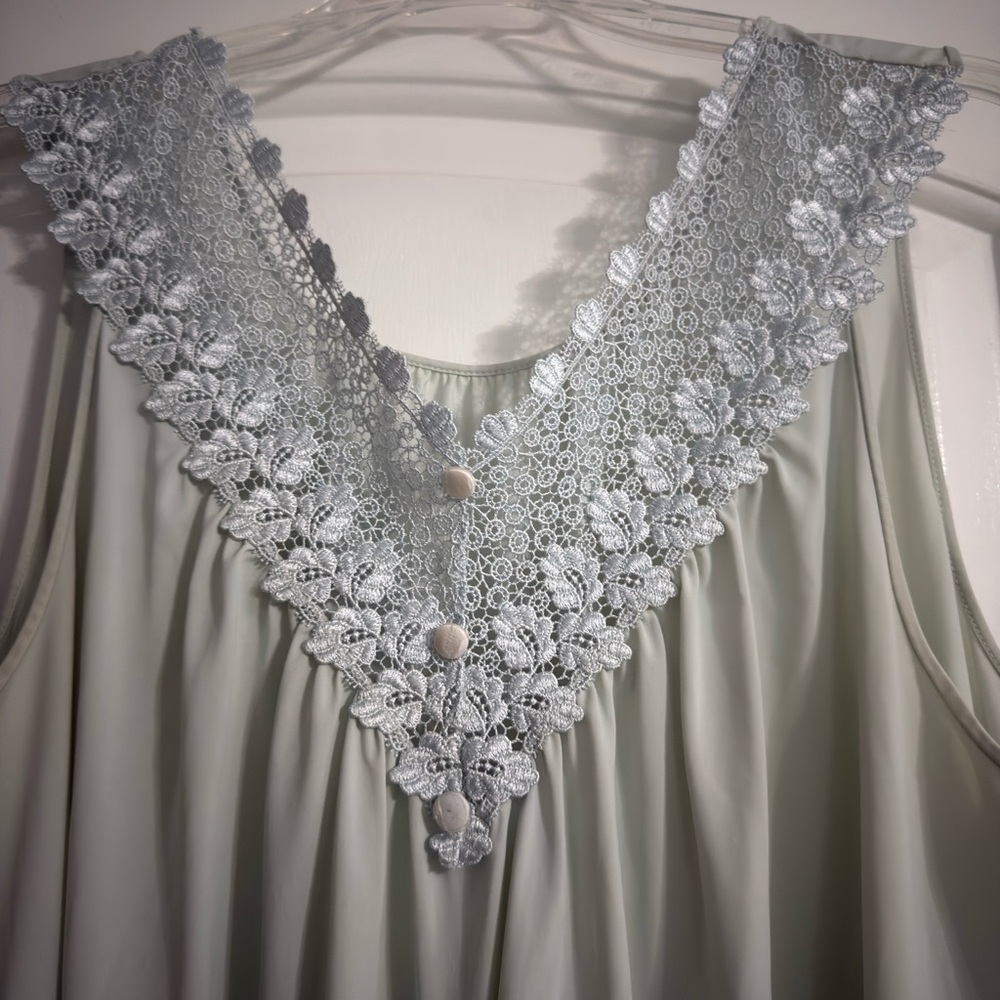 Elegant Trim Shadowline Gown Med